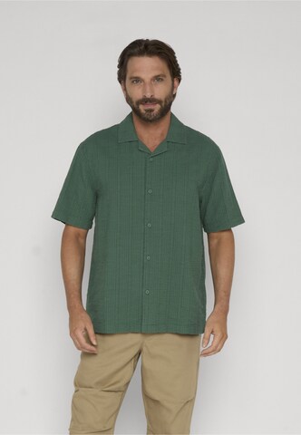 INDICODE JEANS - Ajuste regular Camisa 'Waves' en verde: frente
