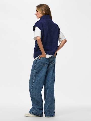 Gilet 'PCSadia' PIECES en bleu