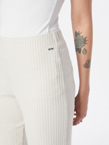 évasé Pantalon TOM TAILOR DENIM en blanc