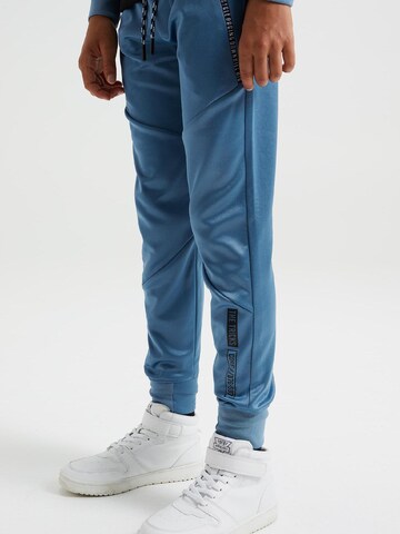 WE Fashion Tapered Trousers in Blue: front