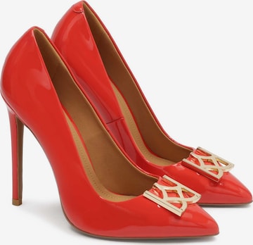 Kazar Pumps in Red