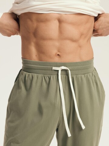 Henderson - Pijama largo 'Local' en beige