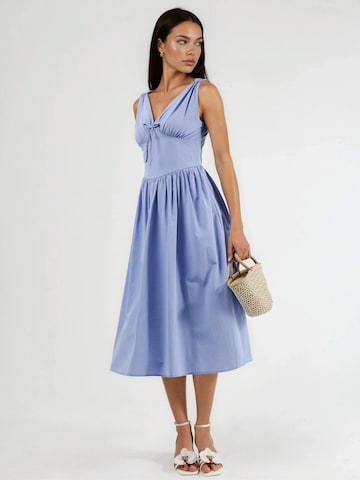 Busem Midi Kleid in Blau