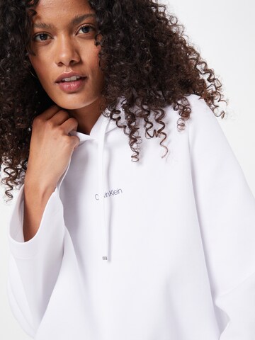 Sweat-shirt Calvin Klein en blanc