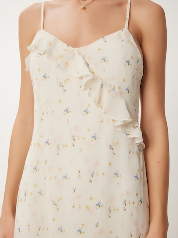 Happiness İstanbul Kleid in Beige