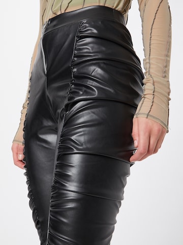 Skinny Pantaloni 'KIANA' de la Femme Luxe pe negru