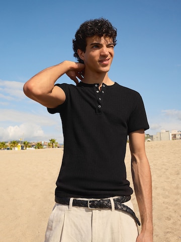 Bershka Shirt in Black: front