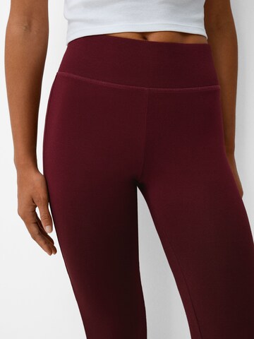 Bershka Flared Broek in Rood