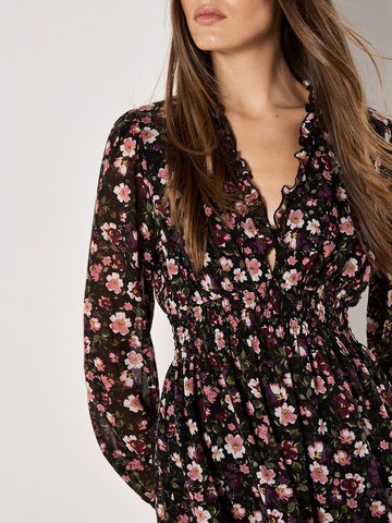 Robe Apricot en noir