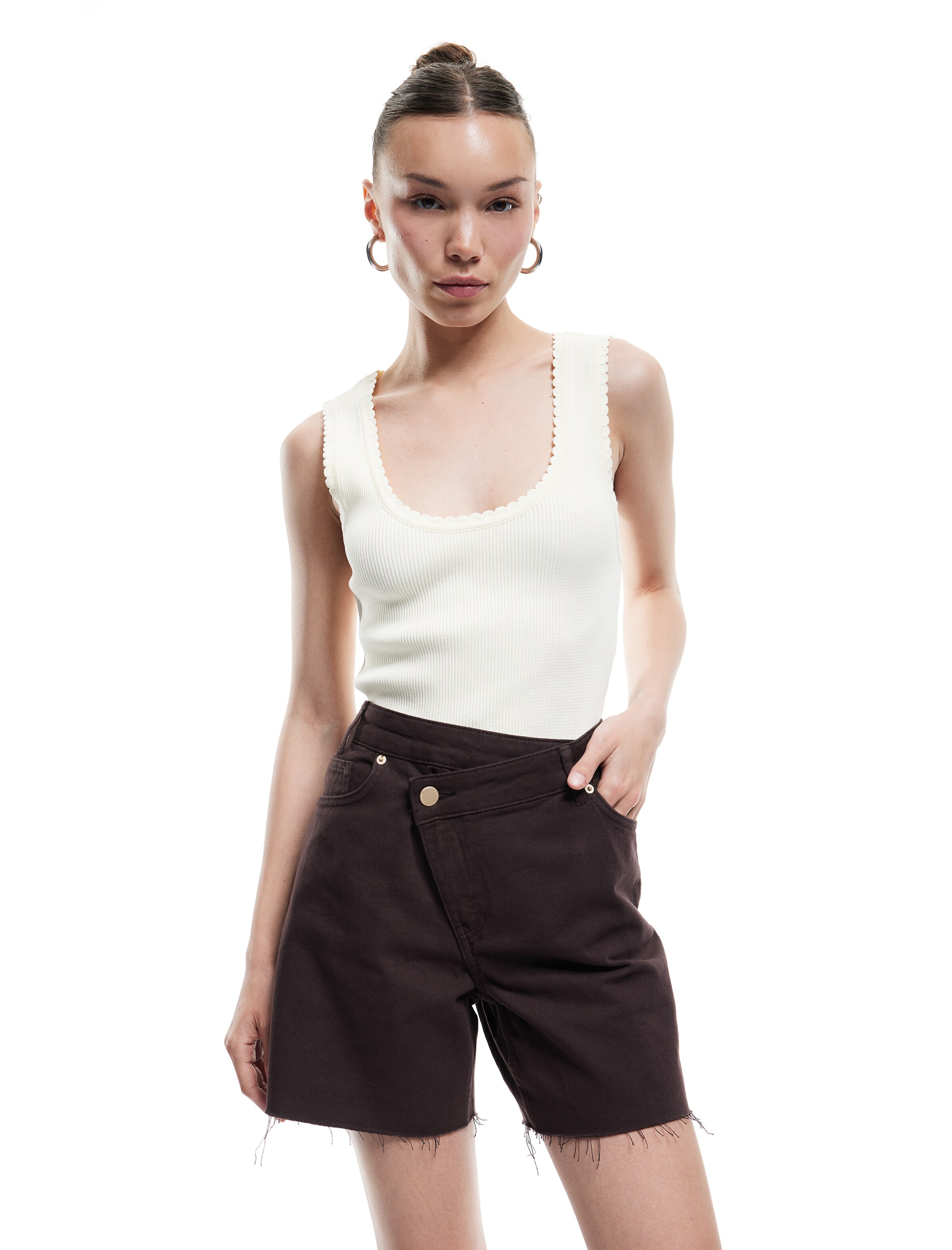 Koton Loose fit Jeans in Brown: front