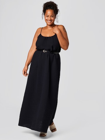 Robe 'Ilona' A LOT LESS en noir