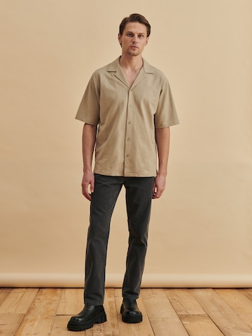 DAN FOX APPAREL Regular fit Button Up Shirt 'Roman' in Beige