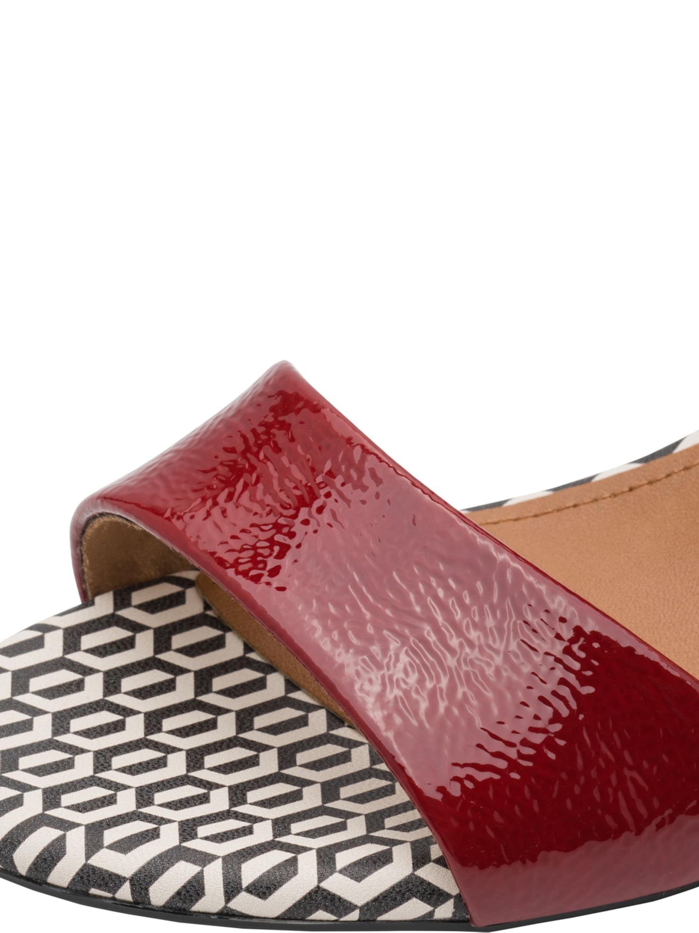 Tamaris Сандали в червено