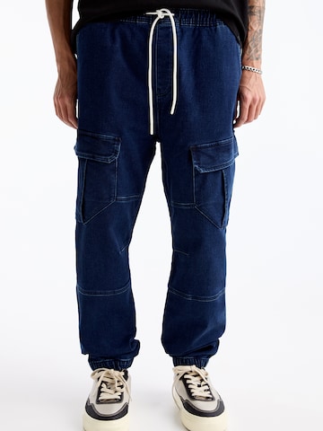 Pull&Bear Tapered Cargo jeans in Blue: front