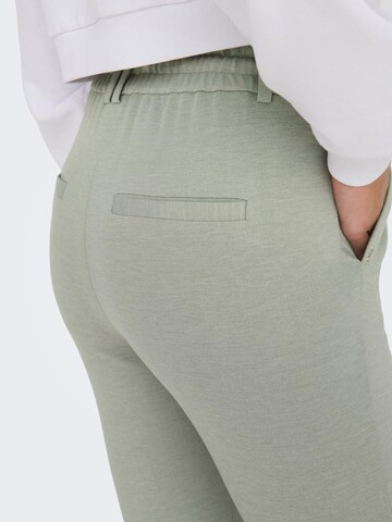 Slimfit Pantaloni con pieghe 'Poptrash' di ONLY in verde