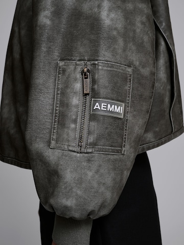 AEMMI Tussenjas 'Leather Bomber' in Grijs