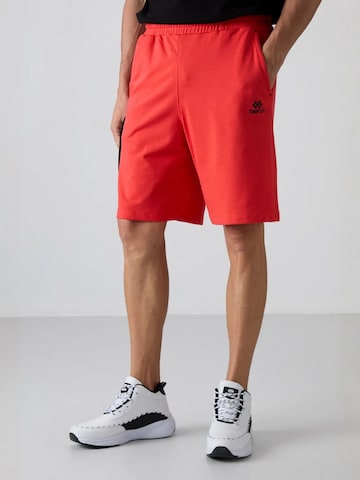 Tommy Life - Calças cargo em laranja: frente