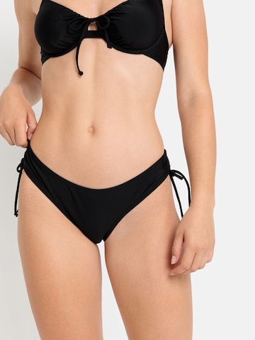 Pantaloncini per bikini 'Gina' di LSCN by LASCANA in nero: frontale
