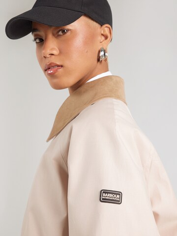 Barbour International Välikausitakki 'Ozara' värissä harmaa