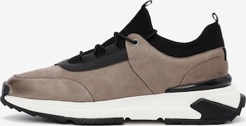 Sneaker bassa di Derimod in marrone: frontale