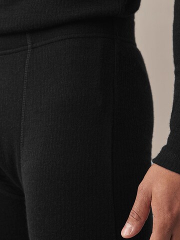 Regular Pantaloni de la Next pe negru