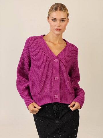 APART Strickjacke in Lila: Vorderseite