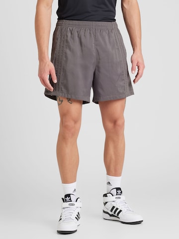 ADIDAS ORIGINALS Regular Shorts 'FASH SPRIN' in Grau: predná strana