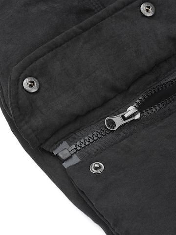 Youthup Vest in Black