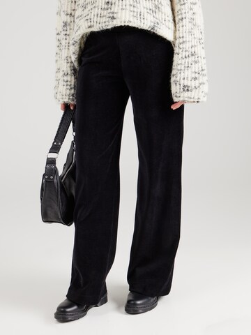 QS Wide leg Trousers in Black: front