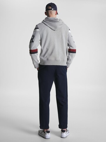 Felpa di TOMMY HILFIGER in grigio