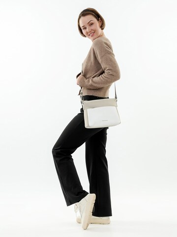 Emily & Noah Shoulder Bag ' E&N Bettina ' in White: front