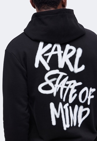 KARL LAGERFELD JEANS Tréning póló 'Karlism' - fekete