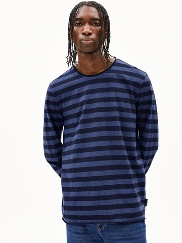 T-Shirt ARMEDANGELS en bleu : devant