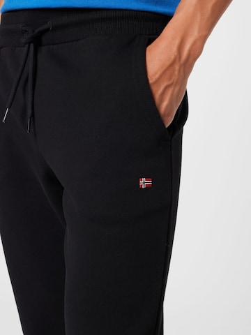 NAPAPIJRI - Tapered Pantalón 'Malis' en negro