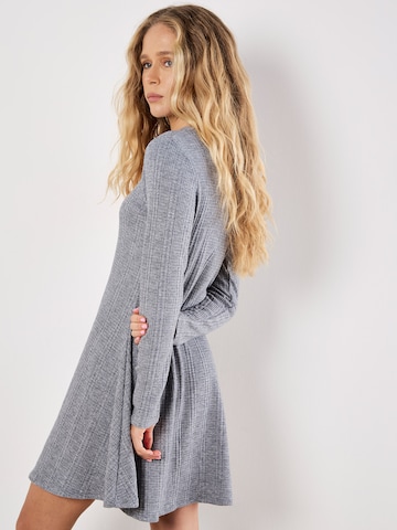 Robes en maille Apricot en gris