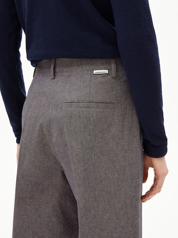 ARMEDANGELS Regular Trousers in Grey