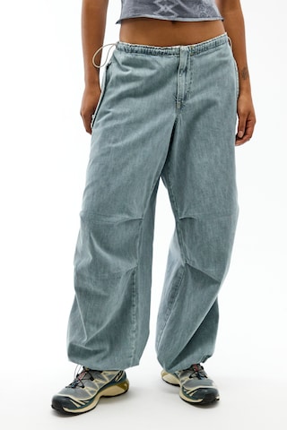 BDG Urban Outfitters Дънки Tapered Leg Карго панталон в синьо: отпред