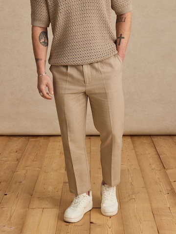 Regular Pantalon à pince 'Kadir' DAN FOX APPAREL en gris : devant