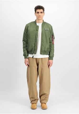 ALPHA INDUSTRIES Välikausitakki 'MA-1 VF' värissä vihreä