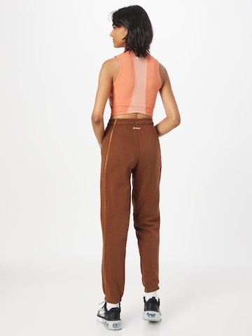 Effilé Pantalon Nike Sportswear en marron