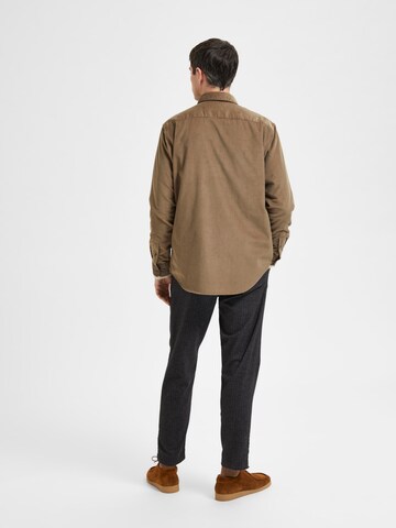 SELECTED HOMME Regular fit Overhemd 'Benjamin' in Bruin