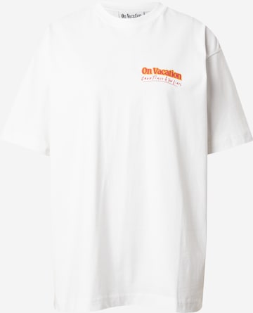 On Vacation Club Shirt 'Sunshine' in White: front
