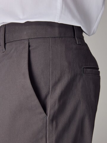 Skinny Pantaloni chino di Next in grigio