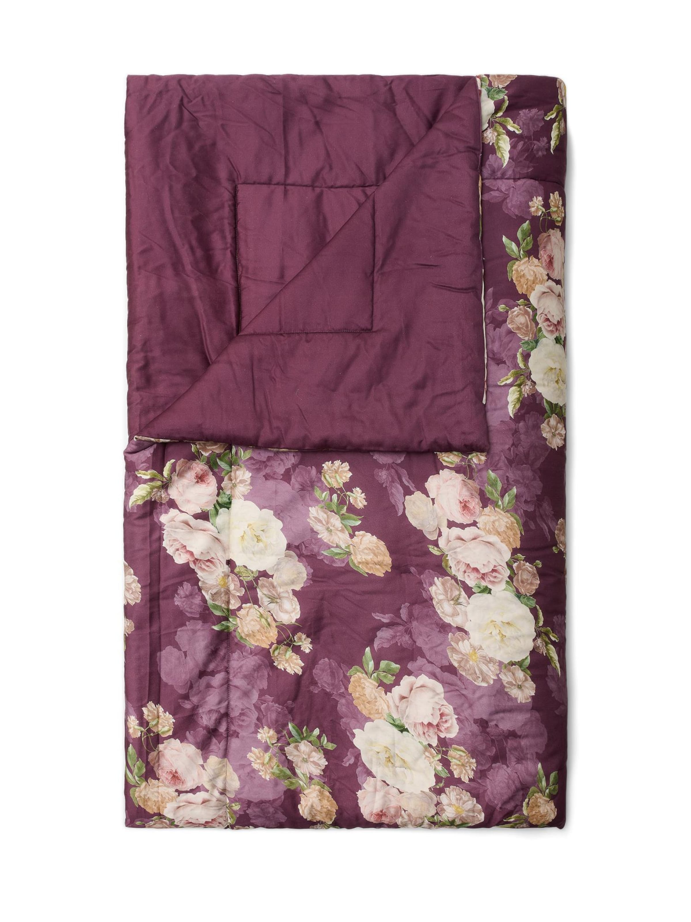 ESSENZA Blankets 'Orianna' in Red: front