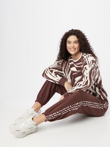 Effilé Pantalon 'Abstract Animal Print' ADIDAS ORIGINALS en marron