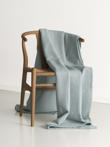 Cradle Studio Blankets 'Piqué Oversize' in Green: front