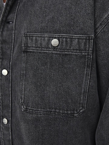 JACK & JONES Mugav suurus Triiksärk 'JORSantorini', värv must