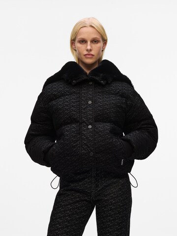 Veste d’hiver Karl Lagerfeld en noir : devant
