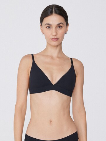 Tezenis Triangle Bra in Black: front