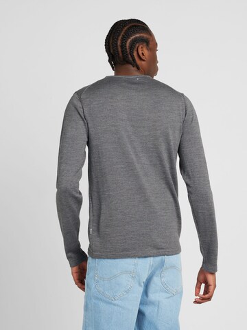 Regular fit Pullover di Casual Friday in grigio